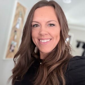 Meet your Posher, Lora